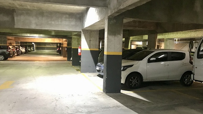 PARKING Y ESTACIONES DE CARGA EV Regency Way Montevideo Hotel - Montevideo